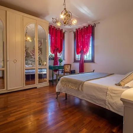 Ferrara Con Piscina E Spazi Per Eventi Privati, Laurea, Compleanno, Matrimonio