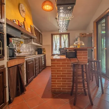 Ferrara Con Piscina E Spazi Per Eventi Privati, Laurea, Compleanno, Matrimonio