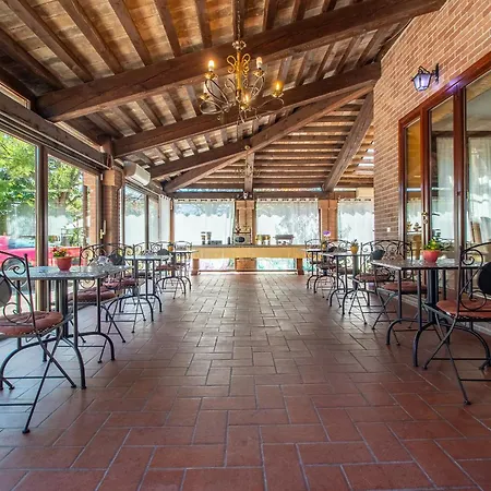 Villa Ferrara Con Piscina E Spazi Per Eventi Privati, Laurea, Compleanno, Matrimonio