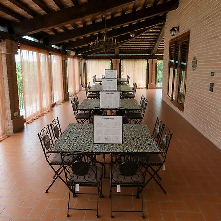 Ferrara Con Piscina E Spazi Per Eventi Privati, Laurea, Compleanno, Matrimonio