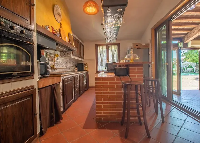 Ferrara Con Piscina E Spazi Per Eventi Privati, Laurea, Compleanno, Matrimonio