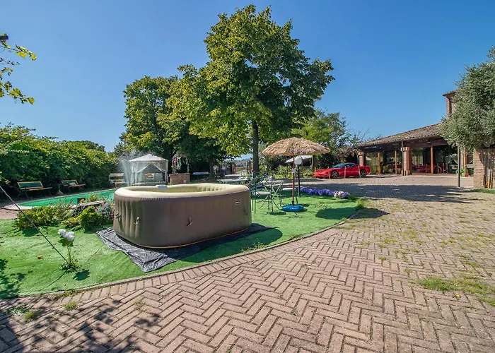 Ferrara Con Piscina E Spazi Per Eventi Privati, Laurea, Compleanno, Matrimonio 别墅